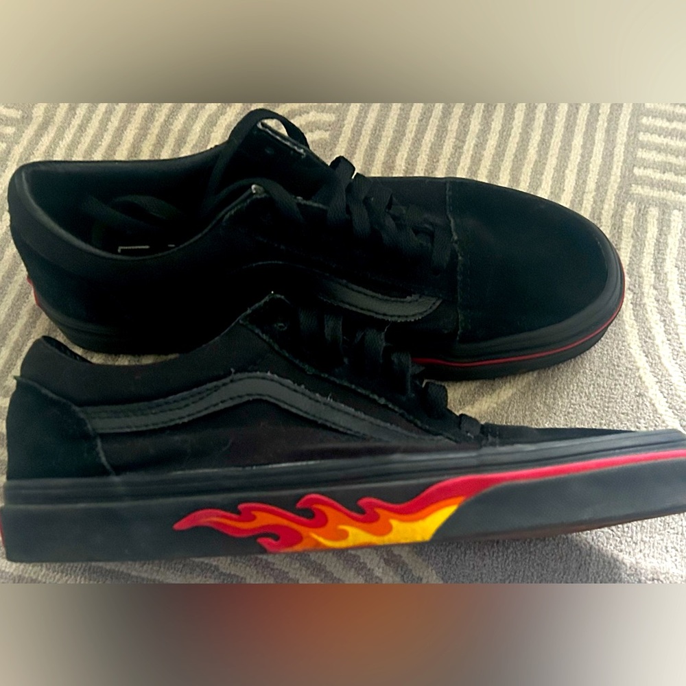 VANS off the wall womens size 7.5 (men’s 6.0) sneakers 🔥